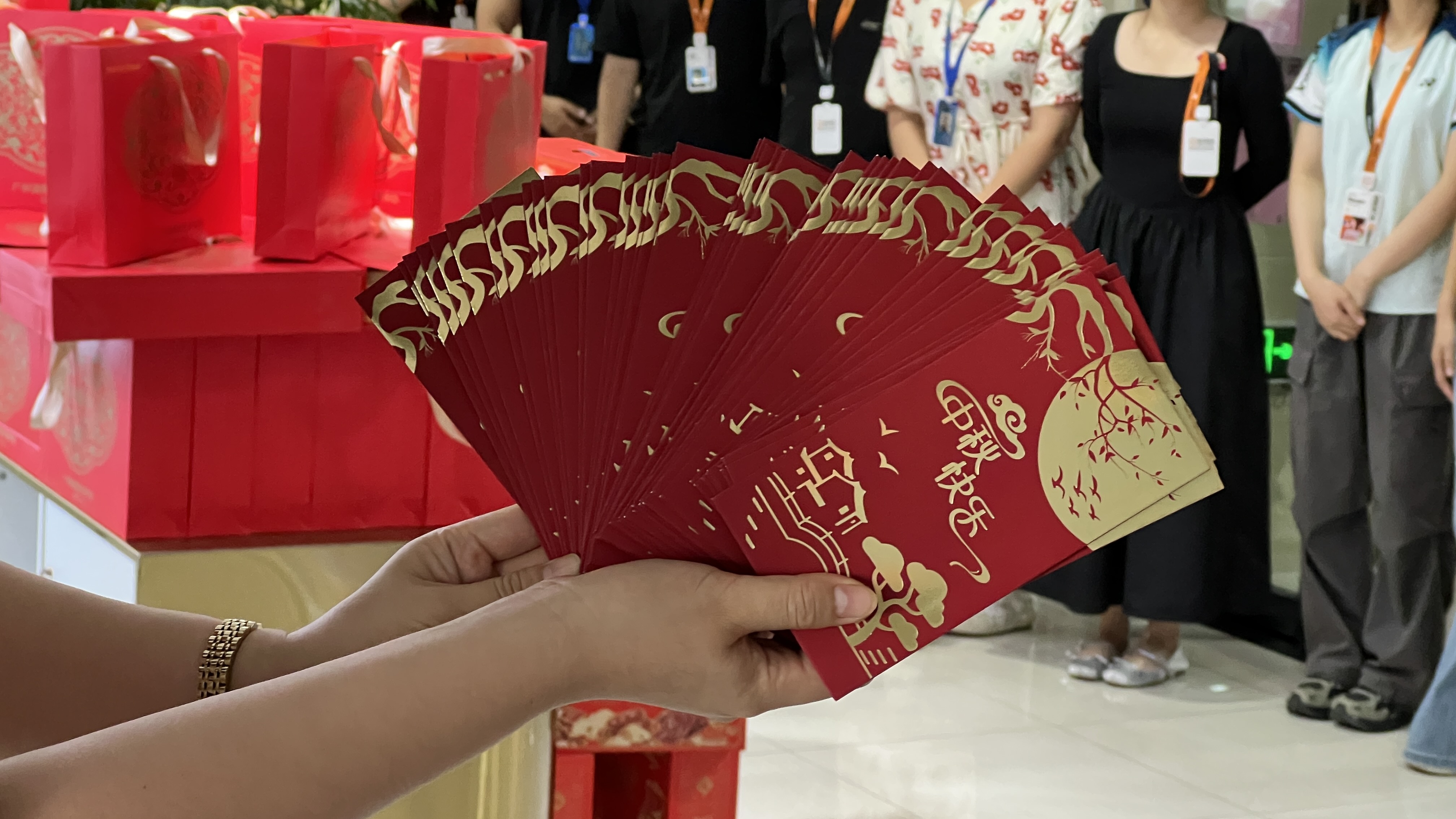 เทศกาลไหว้พระจันทร์ที่ความจริง: แบ่งปันความขอบคุณกับสมาชิกในทีมทุกคน